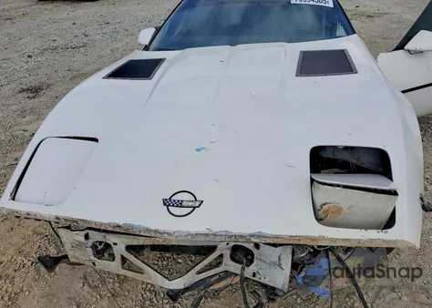 1984 Chevrolet Corvette из США, поврежденный, VIN 1G1AY0782E5116893